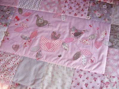 krabbeldecke patchworkdecke rosa voegel