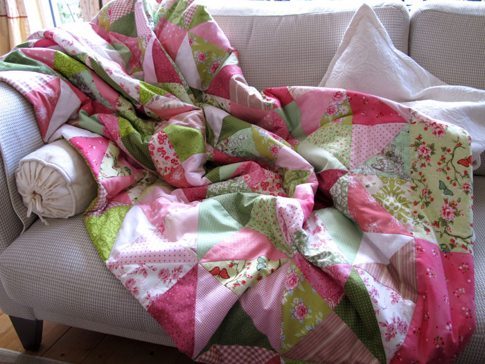 Quilt Patchworkdecke rot gruen creme