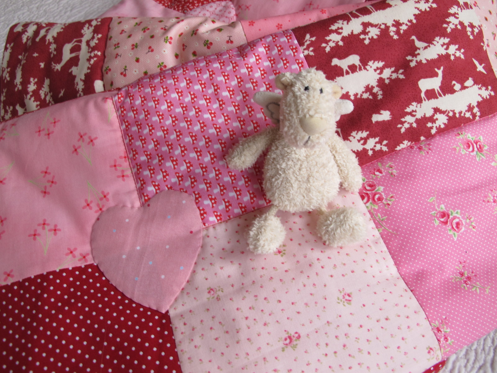 patchwork kinderdecke rot rosa